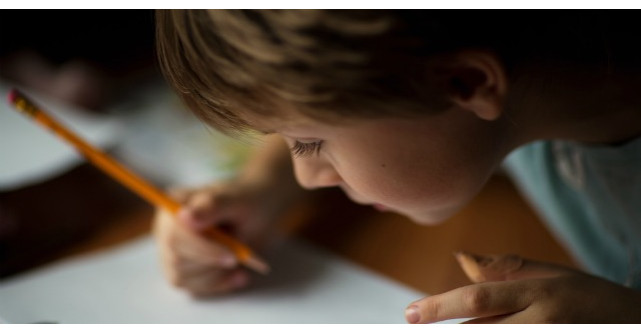 Acest biletel scris de un baietel de 11 ani este o lectie de viata pentru noi toti