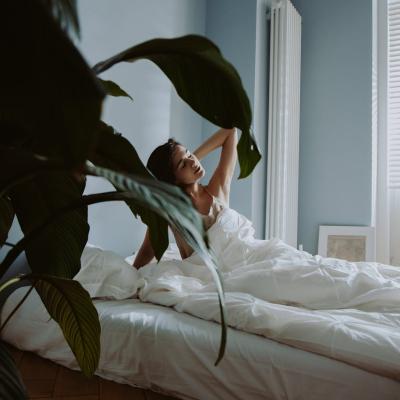 Primul gând de dimineață îți scrie întreaga zi. Cum îți poți seta energia cel mai bine?