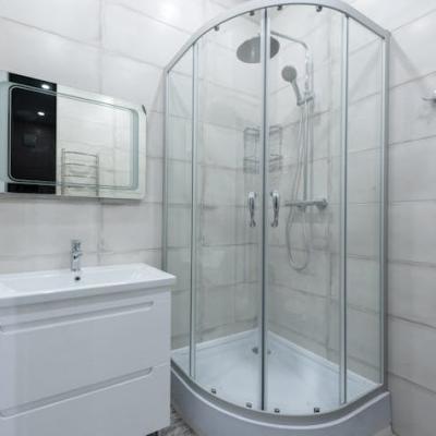 Spațiul în care aerul rămâne curat: soluții eficiente pentru controlul umezelii în baie