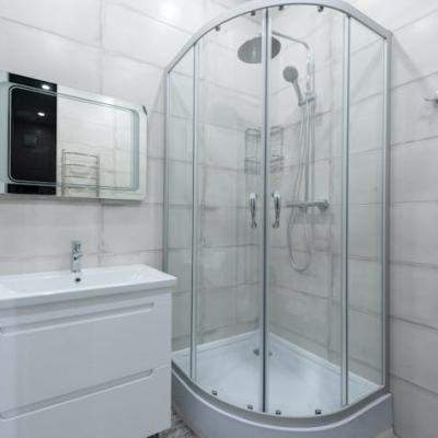 Spațiul în care aerul rămâne curat: soluții eficiente pentru controlul umezelii în baie