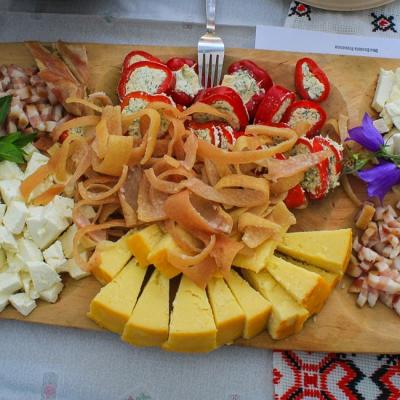Unde mănânci direct la gazdă: S-a lansat harta Punctelor Gastronomice Locale din sudul Munților Făgăraș