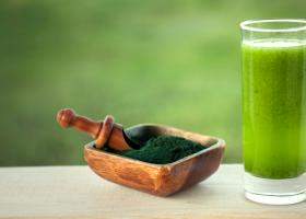 Cum consumăm spirulina pulbere? 5 Rețete delicioase, pentru toate gusturile