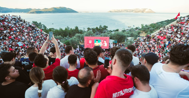 Emoția Campionatului Mondial FIFA 2026 se trăiește dincolo de stadioane, în Turcia