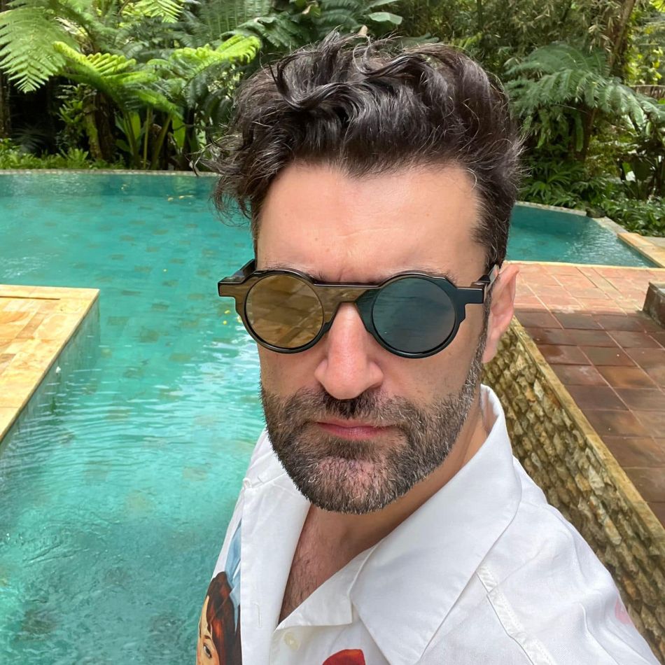 Smiley a plecat pe nepusă masă din vacanța cu Gina! Artistul le-a lăsat singure pe soția și fiica sa 