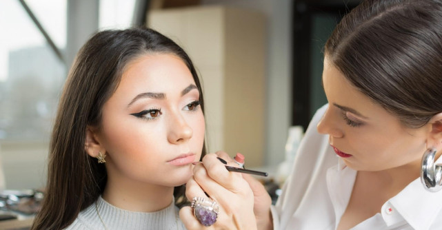 Machiaj de sarbatoare in 5 pasi simpli 