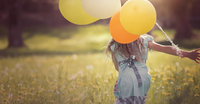 Împlinirea începe încă din copilărie. Cum contribuie părinții la formarea unui adult fericit?