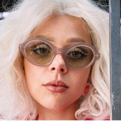 VICTORIA a lansat un nou single - We Don't Get Along