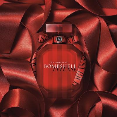 Noul parfum Bombshell Intense de la Victoria’s Secret