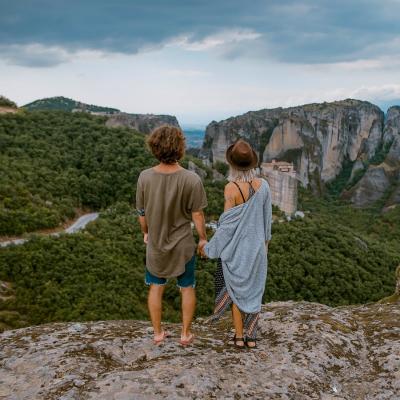 De ce se indragostesc tinerii romani, mai usor, in vacante