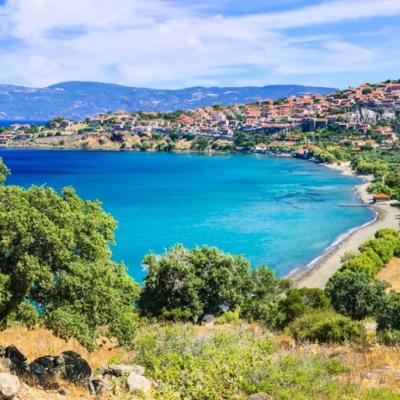 La început de martie, femeile beneficiază de bilet de avion gratuit pentru sejururi în insula Lesbos din Grecia