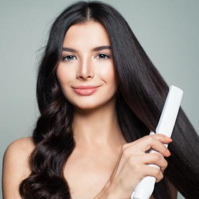 Placa de păr: instrumentul de coafat care nu trebuie să îți lipsească!