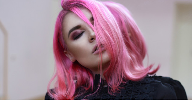 Culorile părului anul acesta: ce aduce sezonul rece