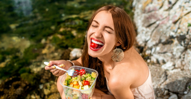 Alimente pentru o piele perfecta – ce mananca si ce evita femeile cu tenul sanatos