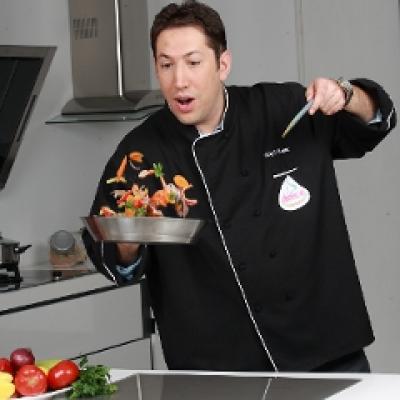 De Valentine's Day, bucatarul Cezar Munteanu te invita la Petrecere cu iubire si mancare