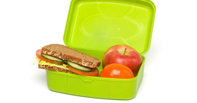 Cutii de prânz pentru copii la școală: gustările preferate în recipiente vesele