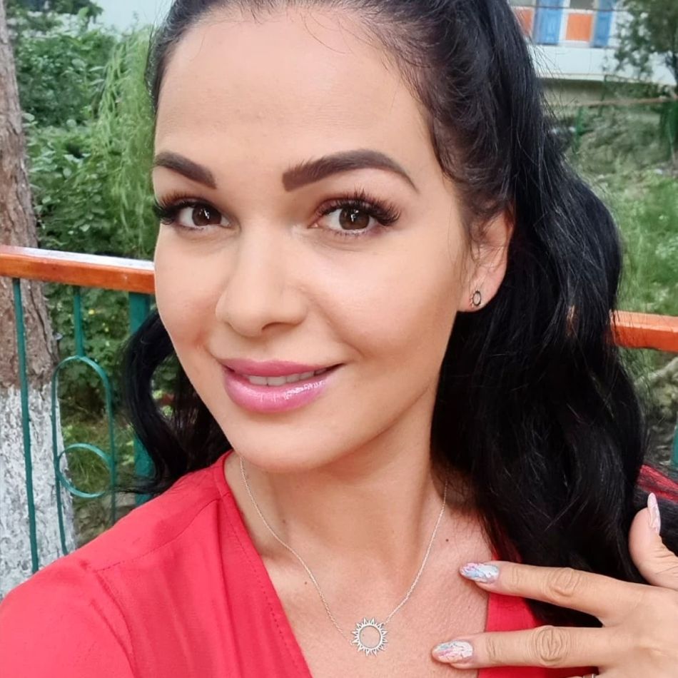 Deea Maxer s-a săturat să mai stea lângă fostul soț! Decizia luată de artistă, la doi ani de la divorț