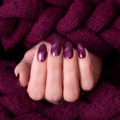 Manichiura toamnei 2025: nuanțe sofisticate și detalii neașteptate