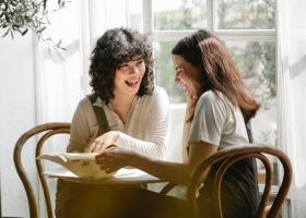 Sufletele pereche platonice: O legătura care depășește romanticul