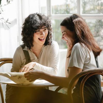 Sufletele pereche platonice: O legătura care depășește romanticul