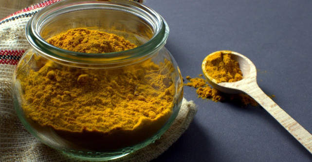 3 măști cu turmeric care îți fac tenul luminos și strălucitor