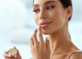 Buze uscate? Ce balsam de buze sa folosesti pentru a nu te mai confrunta cu aceasta problema