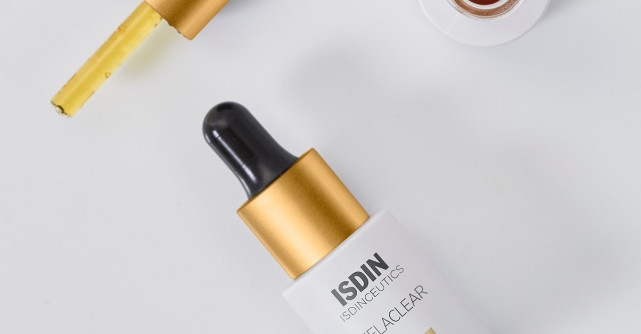 7 greșeli care accentuează îmbătrânirea prematură a tenului și petele pigmentare