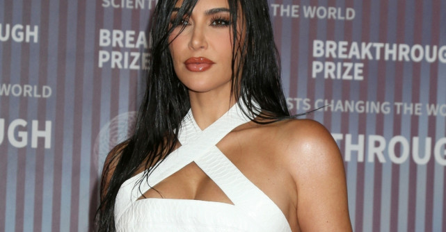 Incident neașteptat la Met Gala 2025: Kim Kardashian, furioasă după ce bodyguardul i-a călcat pe rochie