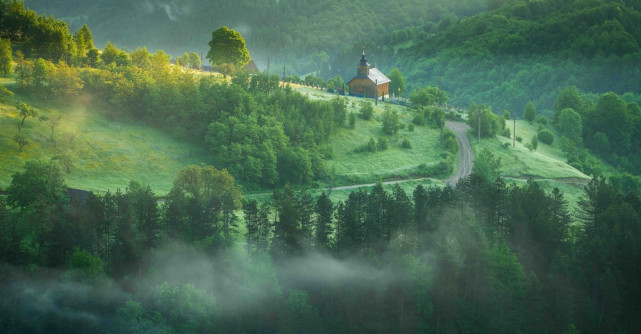 Punctele energetice misterioase din România: Portaluri de conexiune cu energia universală