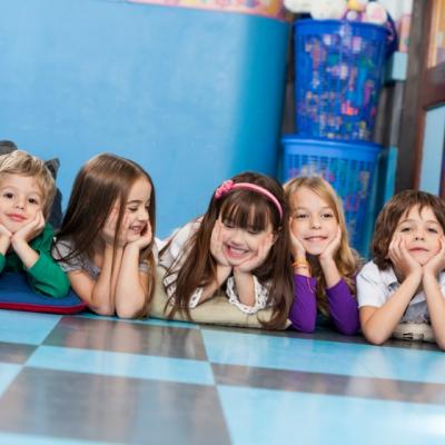 Educatoarea le-a spus copiilor sa vina la gradinita cu o punga cu cartofi