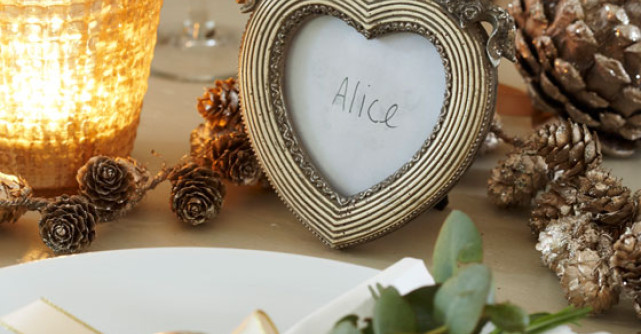 Practic: 5 metode de a decora tacamurile si servetelele