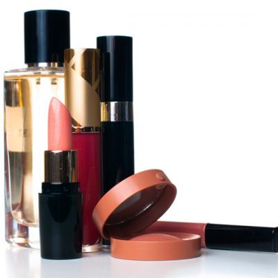 Top 10 produse de frumusete care nu trebuie sa iti lipseasca din geanta