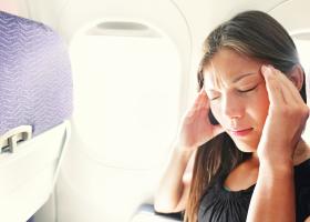 De ce ți se înfundă urechile la altitudine sau în avion? Este normal sau poate fi semn de boală?