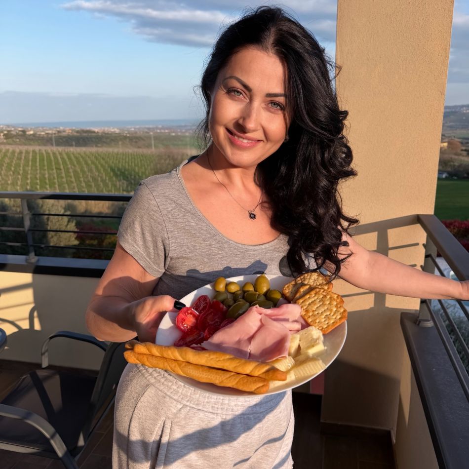 Gabriela Cristea, apariții fără inhibiții în costum de baie: Se simte ca la 30 de ani. Cum arată acum vedeta