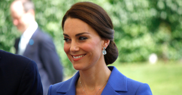 Kate Middleton a strălucit la Wimbledon într-o rochie roșie spectaculoasă