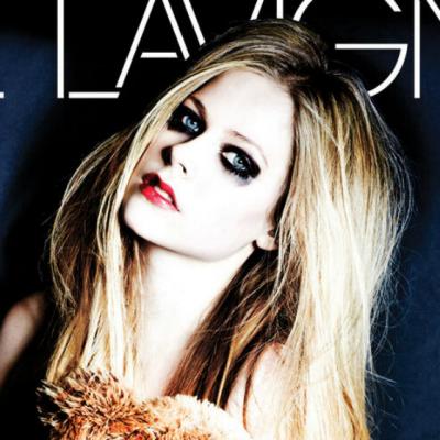 Avril Lavigne ne arata ca a crescut. Goala, pe coperta noului single