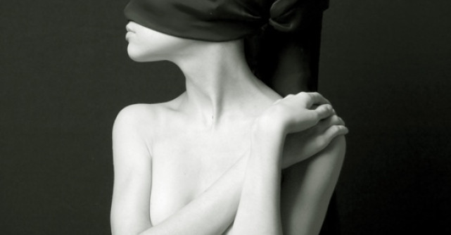 Fotografia cu rochia favorita a facut-o faimoasa: a ajuns goala pe internet fara sa stie 