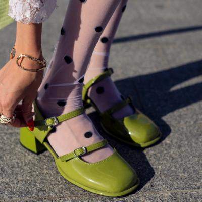 Mary Jane și balerinii cu vârf pătrat: cum să creezi 5 outfituri moderne și pline de personalitate