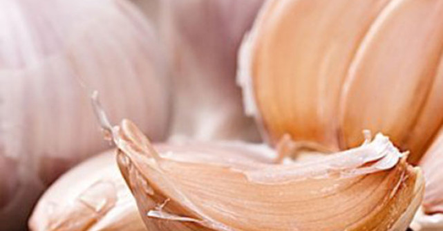 Ce se intampla daca mananci usturoi pe stomacul gol