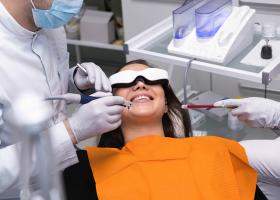 Laser dentar: ce este și cum este folosit în stomatologia modernă