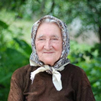 O batranica voia sa isi cumpere o rochie pentru nunta nepoatei sale. Insa uite ce a urmat