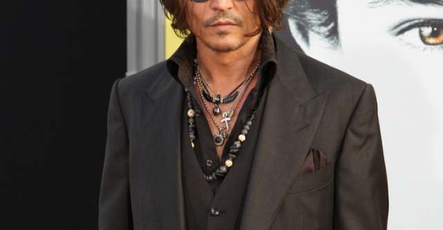Johnny Depp, parasit de iubita pentru o femeie!