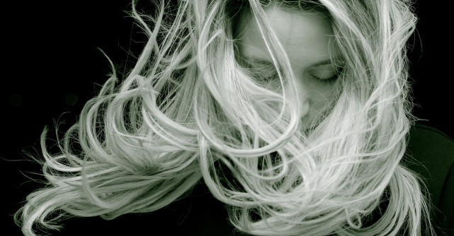 SALVEAZĂ-ȚI PĂRUL DUPĂ VARĂ CU MAGIA PROTEINEI DE KERATINĂ