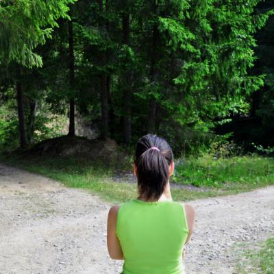 Fă primul pas. Drumul apare.