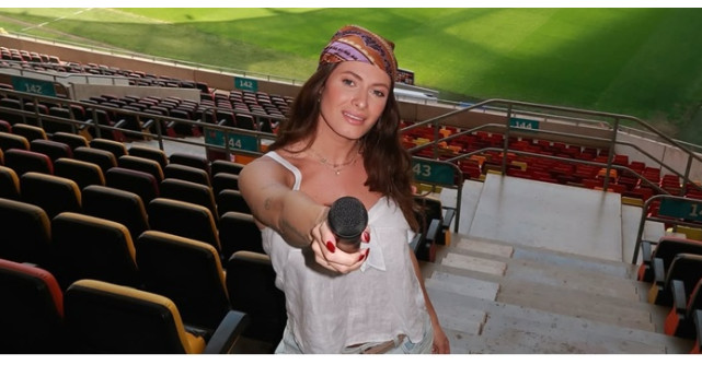 Moment emoționant pe Național Arena: Raluka a cântat imnul României alături de mii de suporteri