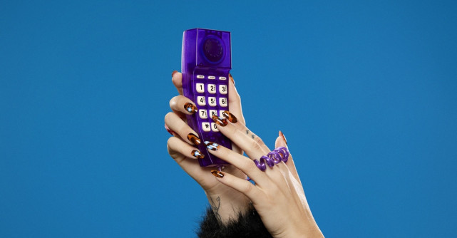 Trend alert în manichiură: Atitudinea anilor ’90 cu noua colecție de toamnă 2025: What’s Your Mani-tude?