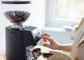 Râșnița de cafea cu cântar integrat, secretul unui espresso aromat, ca la cafenea