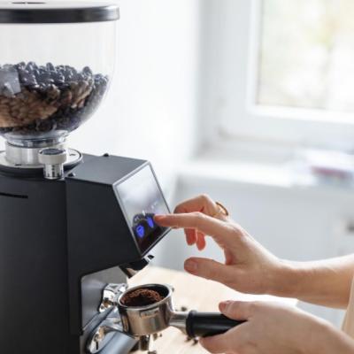 Râșnița de cafea cu cântar integrat, secretul unui espresso aromat, ca la cafenea