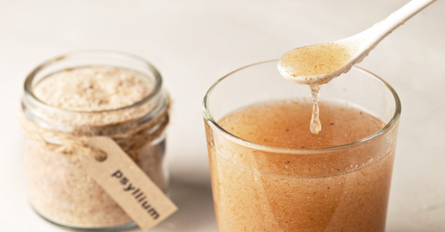 Apă cu semințe de psyllium, secretul hidratării și detoxifierii profunde