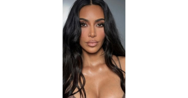 Kim Kardashian a stârnit isterie în online! Vedeta a lansat lenjeria intimă cu păr pubian fals 