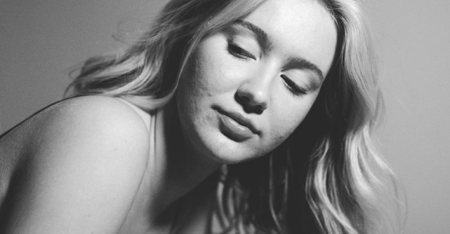 Ce tip de fond de ten poți folosi pentru ten acneic